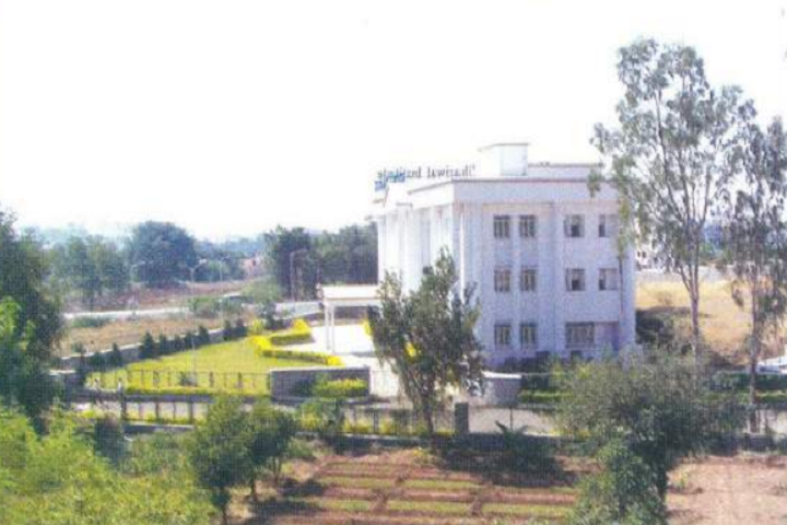 https://cache.careers360.mobi/media/colleges/social-media/media-gallery/14082/2018/12/19/Campus View of Chandmal Tarachand Bora College Shirur_Campus-View.png
